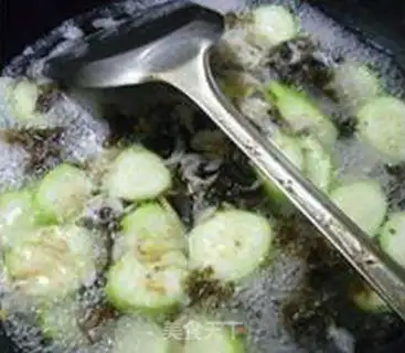 Make Shrimp-skin pickled silk soup step 7