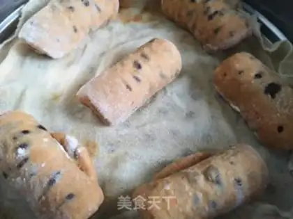 Make Red sugar red bean rolls step 7