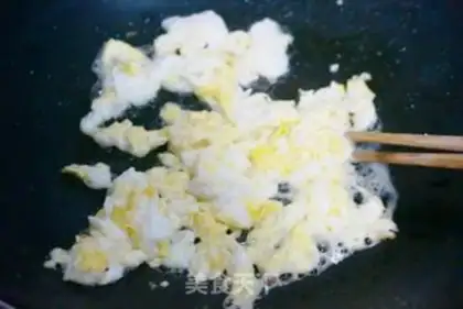 Make Autumn fried eggs step 1
