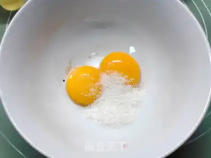 Make No pink saloon cake step 1