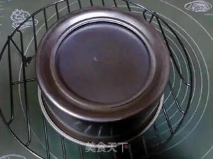Make No pink saloon cake step 12