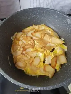 Make Onion eggs, white mushrooms step 4