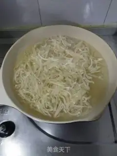 Make Dutch soy-dried golden mushrooms step 3