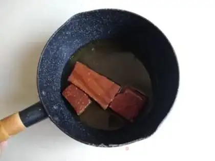 Make Red sugar coconut hooves step 0