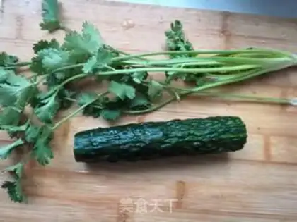 Make cucumbers with ears step 3