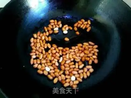 Make Shrimp sauce and peanuts step 1