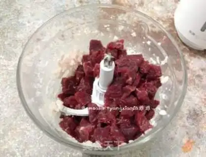 Make Homemade beefballs step 1