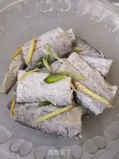 Make Jell-O fish step 1