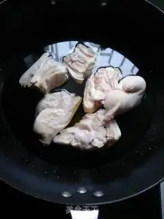 Make Roasted pig hoof step 1