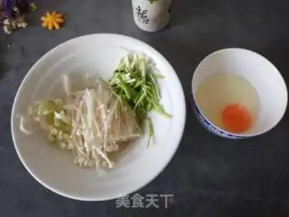Make Golden fungus egg soup step 1