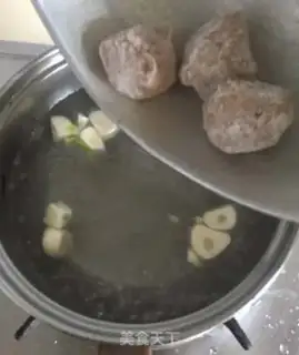 Make Beefball noodles step 3