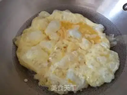Make Scrambled eggs step 2
