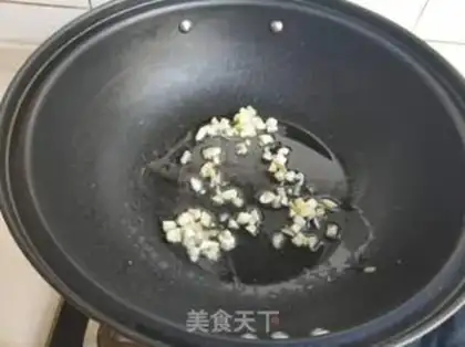 Make Tomato fried flowers step 4