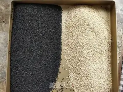 Make Cinnamon sesame soup step 1