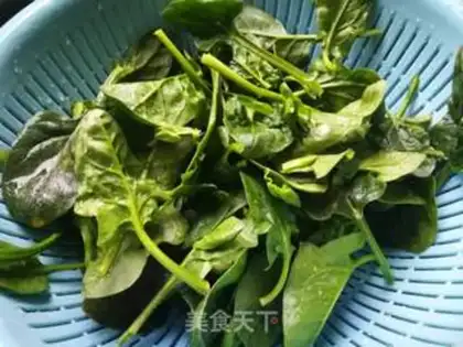 Make Spinach fried eggs step 0