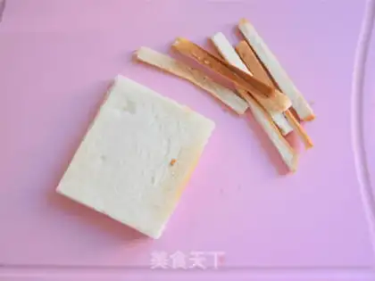 Make Toast banana roll step 1