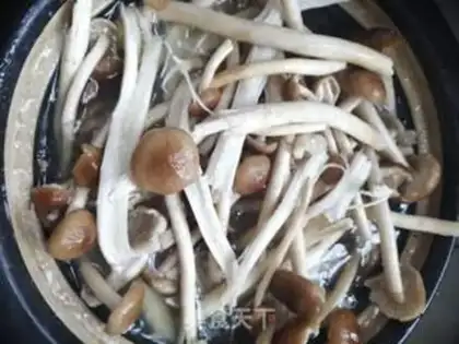 Make Tea, mushroom, bone soup step 4