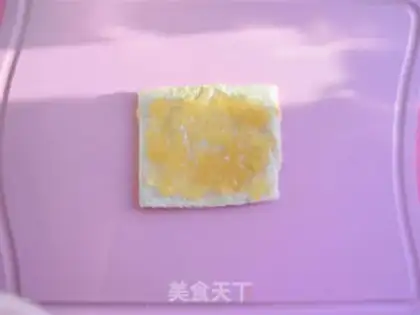 Make Toast banana roll step 3