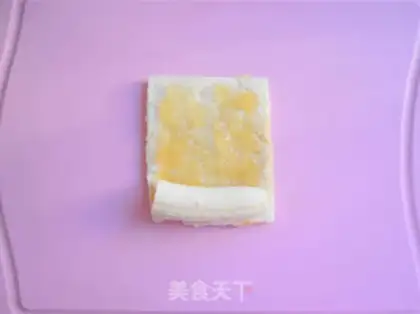 Make Toast banana roll step 6