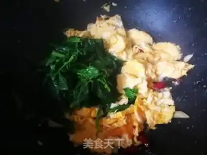Make Spinach fried eggs step 7