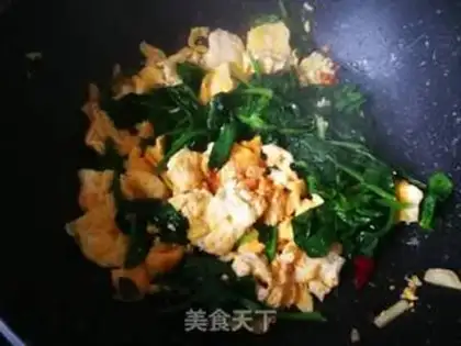Make Spinach fried eggs step 8
