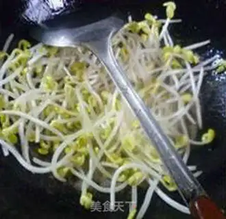 Make Scrambled bean sprouts step 4