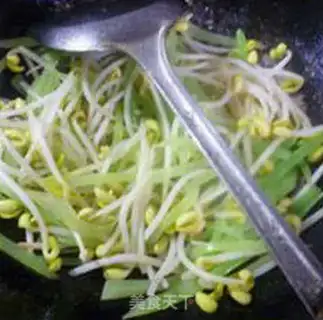 Make Scrambled bean sprouts step 6