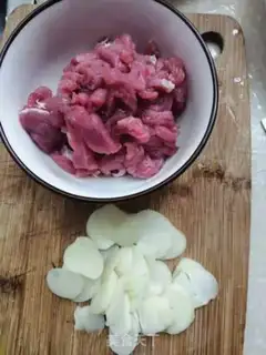 Make Peas sprouts of fried meat step 2