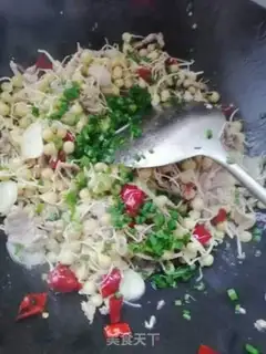 Make Peas sprouts of fried meat step 6