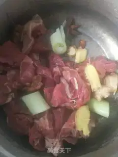 Make Beef roasting potatoes step 1