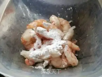 Make Egg shrimp fried tomatoes step 1
