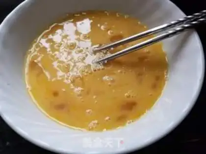 Make Egg shrimp fried tomatoes step 2