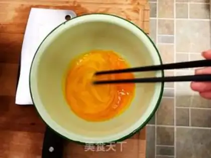 Make Tomato fried eggs step 2