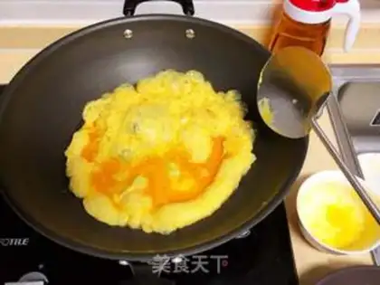 Make Tomato fried eggs step 11