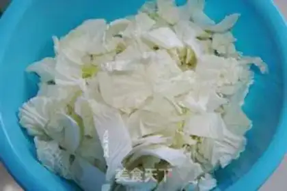 Make Quick pickle and spicy cabbage step 2