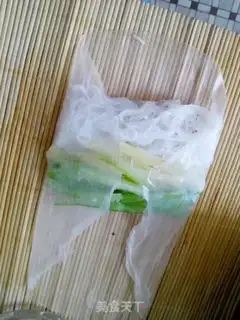 Make Cross-Spring Roll step 3