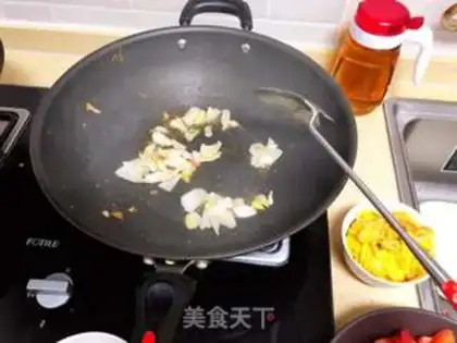 Make Tomato fried eggs step 15