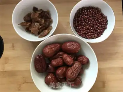 Make Cinnamon dates, red bean soup step 0