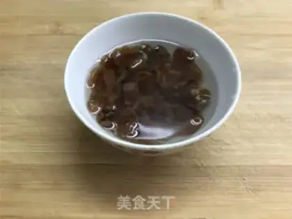 Make Cinnamon dates, red bean soup step 2