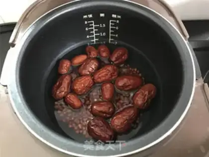 Make Cinnamon dates, red bean soup step 3