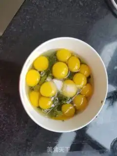 Make Quail egg fried fragrance step 2