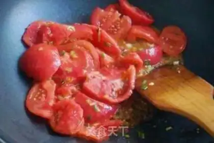 Make Tomato egg noodles step 1