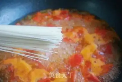 Make Tomato egg noodles step 4
