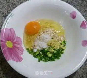 Make Onion egg oatmeal step 4