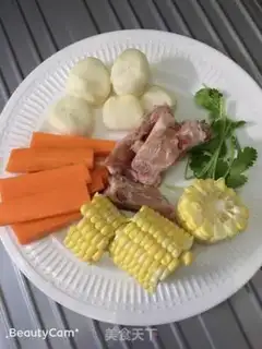 Make Corn horse-toe bone soup step 0