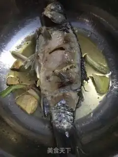 Make The radish and the white fish soup step 1