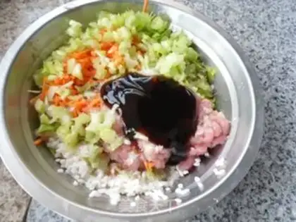 Make The rice squid bucket step 4