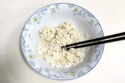 Make Little Fu-chul is making a bun step 3