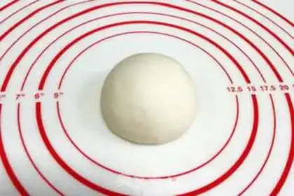 Make Little Fu-chul is making a bun step 4