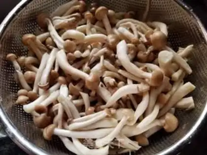 Make Dutch beans, crab mushrooms step 1